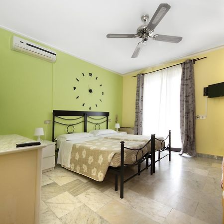 Olympic Kosher Holidays Hotel Сирмионе Екстериор снимка