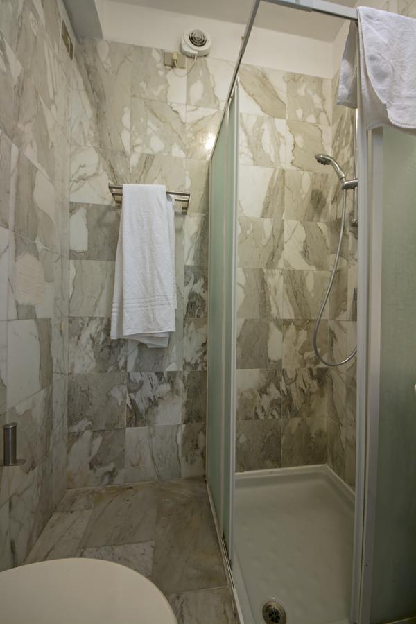 Olympic Kosher Holidays Hotel Сирмионе Екстериор снимка