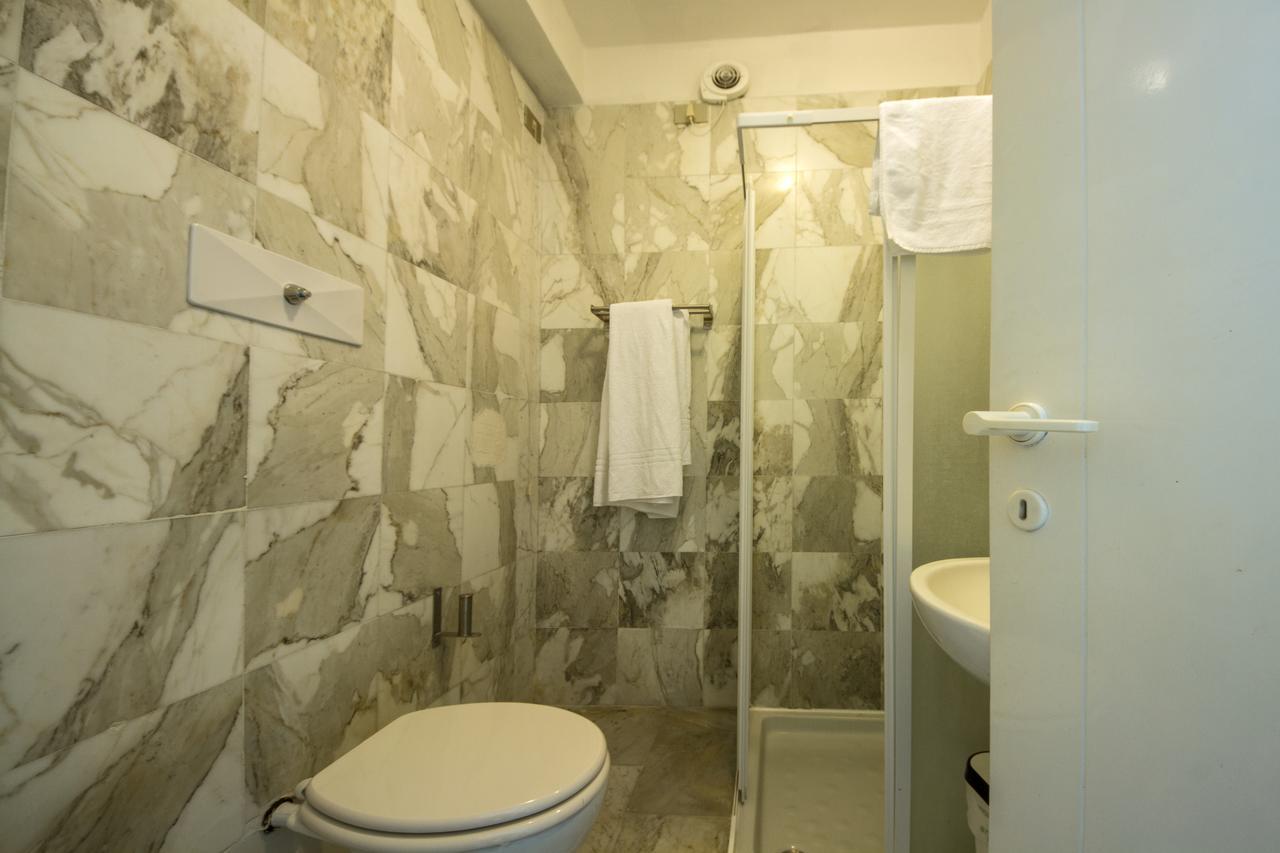 Olympic Kosher Holidays Hotel Сирмионе Екстериор снимка