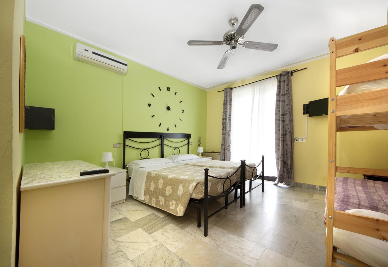 Olympic Kosher Holidays Hotel Сирмионе Екстериор снимка